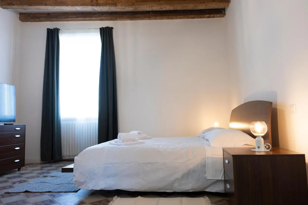 Traditional Italian House - Bergamo 0*,